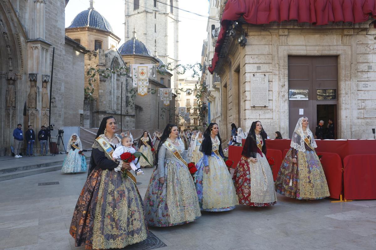 Todas las fotos de la ofrenda del 17 de marzo por la calle San Vicente hasta las 18:30 horas