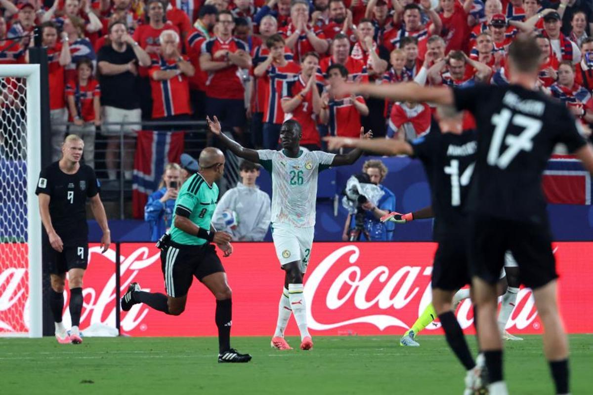 Pape Gueye, durante el encuentro ante Noruega.