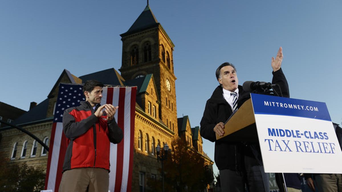 Mitt Romney (derecha) y Paul Ryan, el 12 de octubre, en un mitin en Lancaster (Ohio).