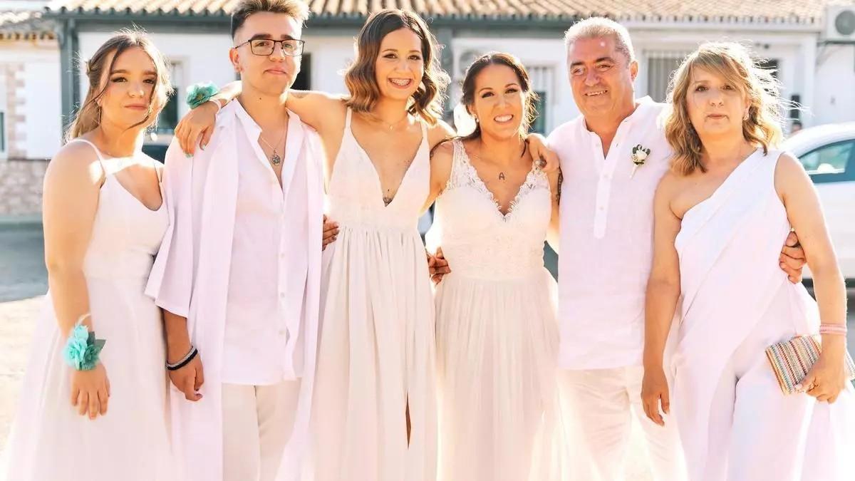 Los hermanos Andrea, Rafael, Alba y Azahara, con sus padres Rafael y Charo, en una imagen de hace algunos años.