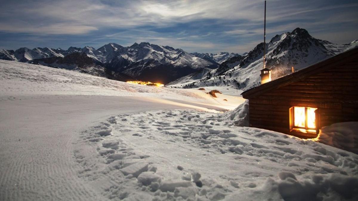La estación de esquí aragonesa donde podrás cenar una una pequeña y acogedora cabaña a 2.000 metros de altitud.