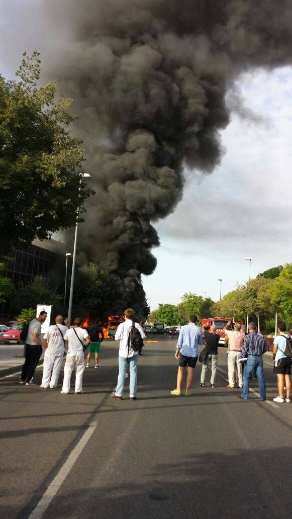 Fotos de los lectores del incendio del autobús