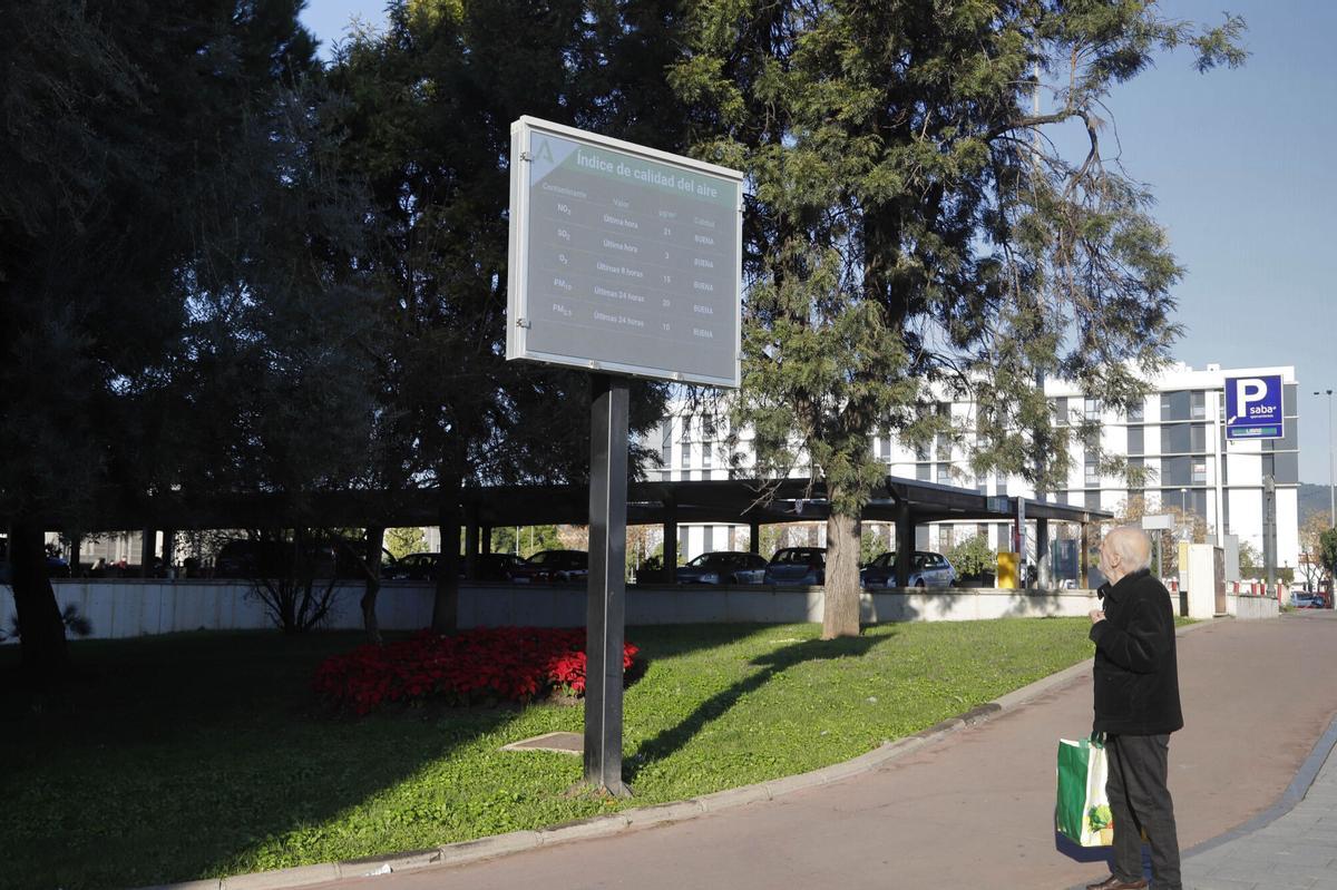AJGonzález Córdoba Panel calidad del aire plaza de las tres culturas contaminación