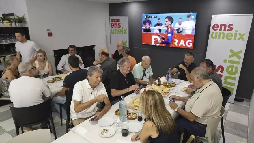 Un almuerzo oficializa la llegada de Ens Uneix a Xàtiva