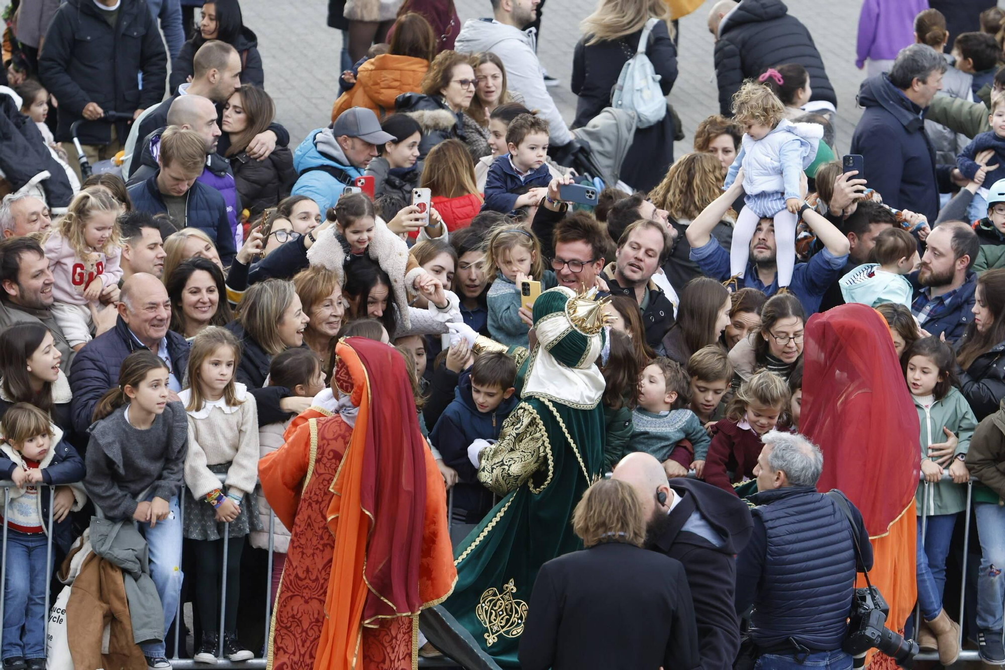 En imágenes: Los Reyes Magos desembarcan en Gijón