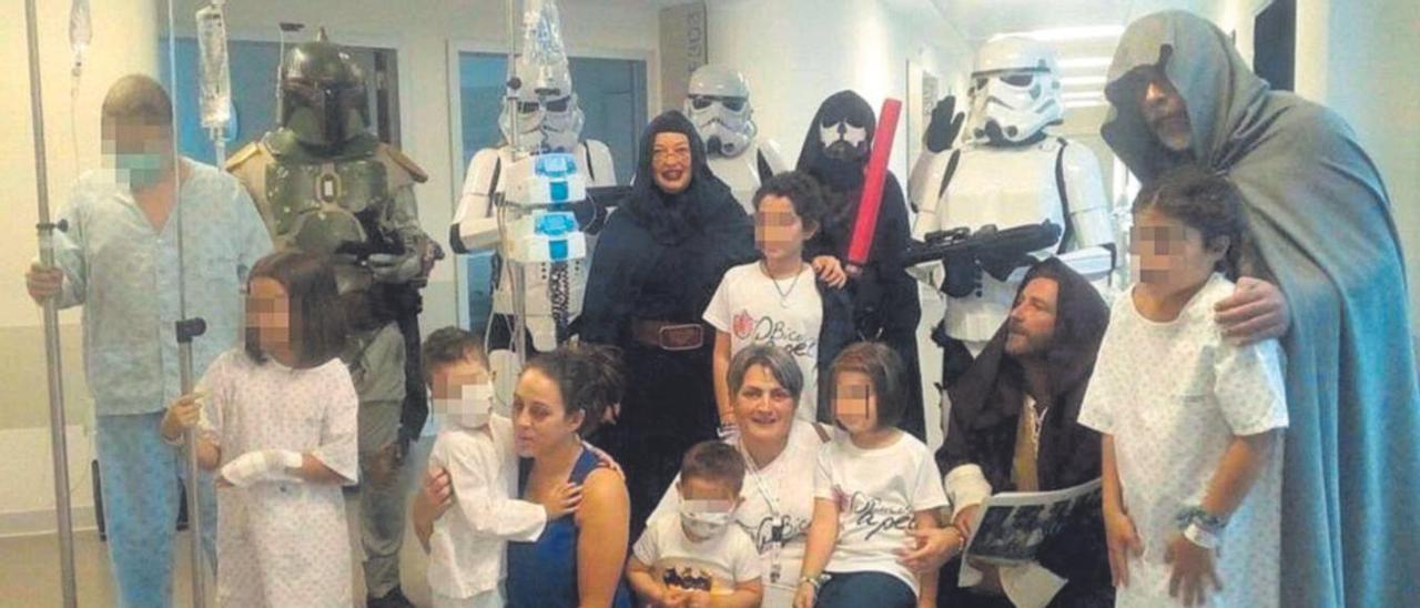 Visita de personajes de ‘Star Wars’ a niños oncológicos, organizada por Bicos de Papel.