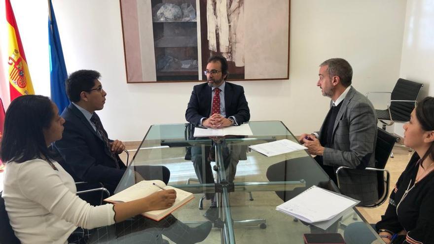 El consejero Pedro Rivera durante la reunión de ayer.