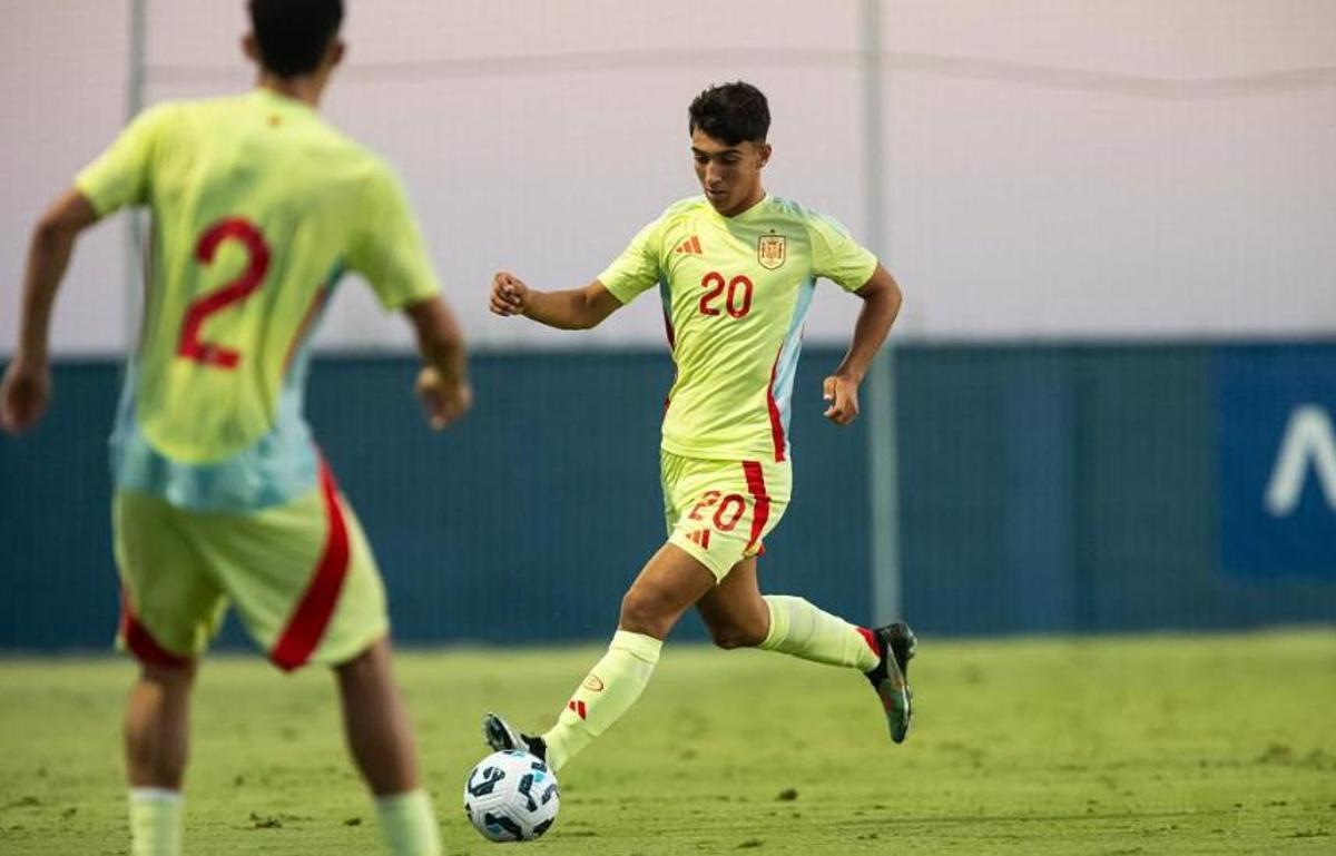 Sergio Martínez jugando con la selección sub-19