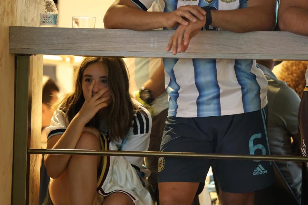 Los aficionados argentinos en Córdoba vibran con su equipo en la final del Mundial 2026