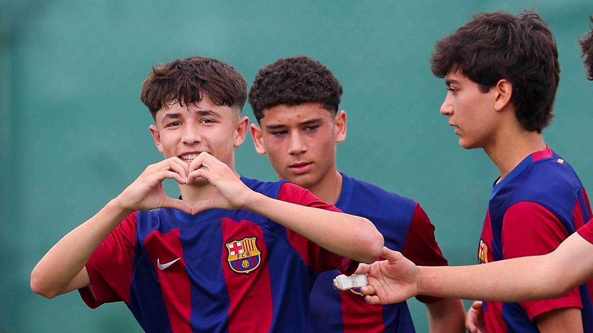 Adam Argemí celebrates a goal with Joan Inglés and Adri Guerrero