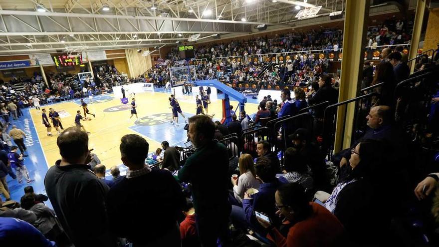 La grada de Pumarín, llena durante la final de la Copa Princesa.