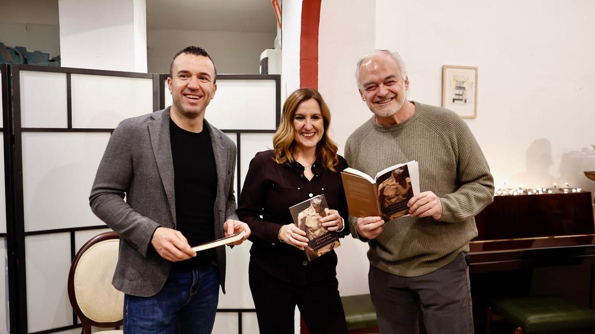 La presentación del El incómodo desnudo de un hombre adulto, de González Pons