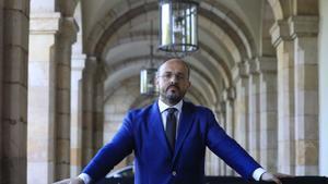 Alejandro Fernández reactiva el seu pols amb Génova i acusa el PP de desmantellar el partit a Catalunya