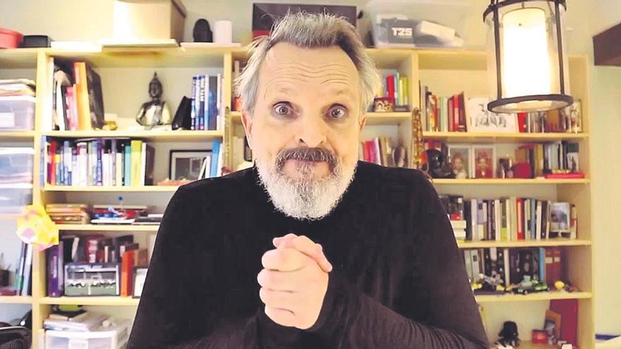 Miguel Bosé la lía en mitad de una rueda de prensa y se enzarza con una periodista: &quot;A ver, chica...&quot;