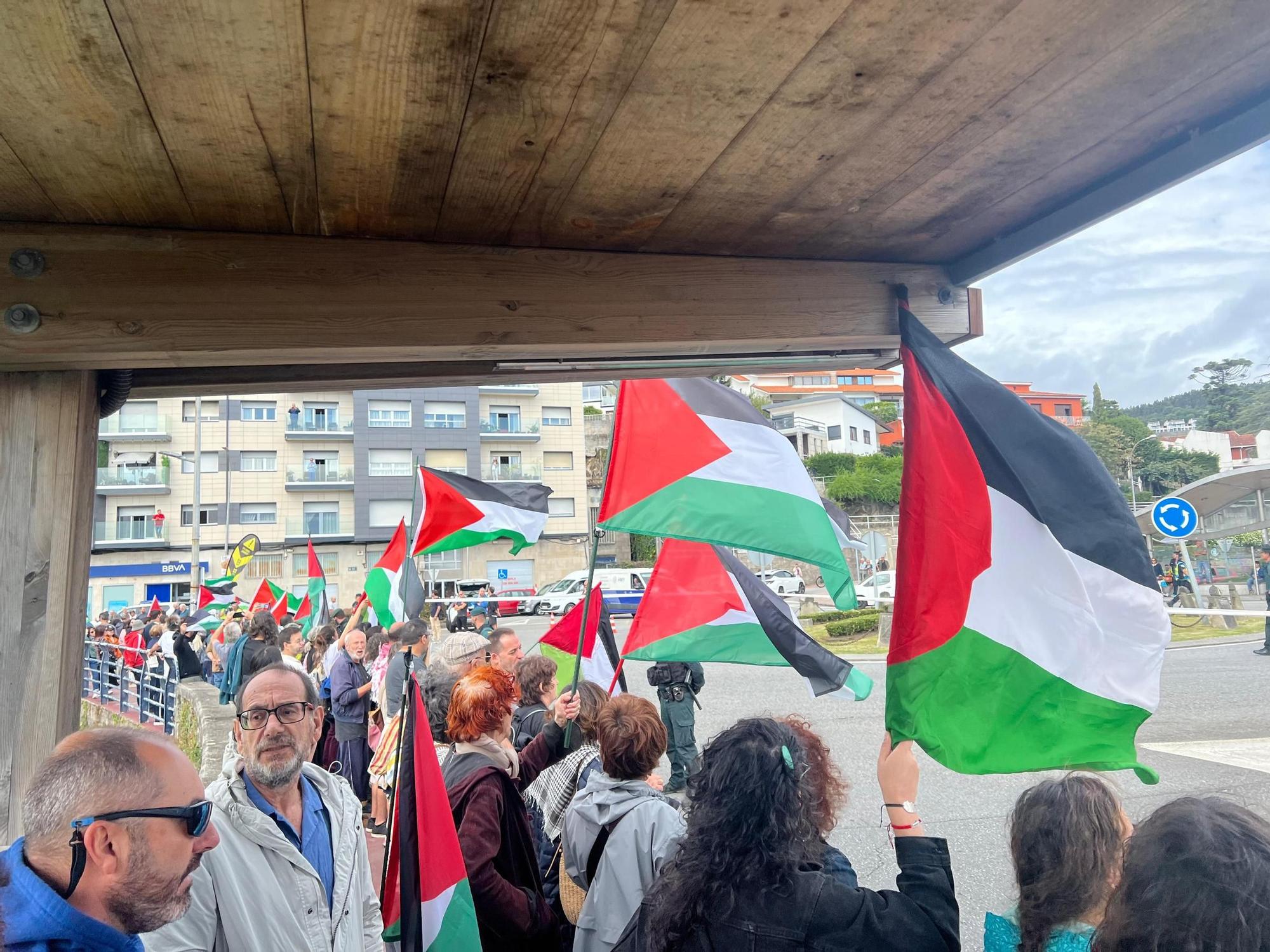 Concentraciones propalestinas contra el equipo de Israel durante el paso de La Vuelta por Pontevedra