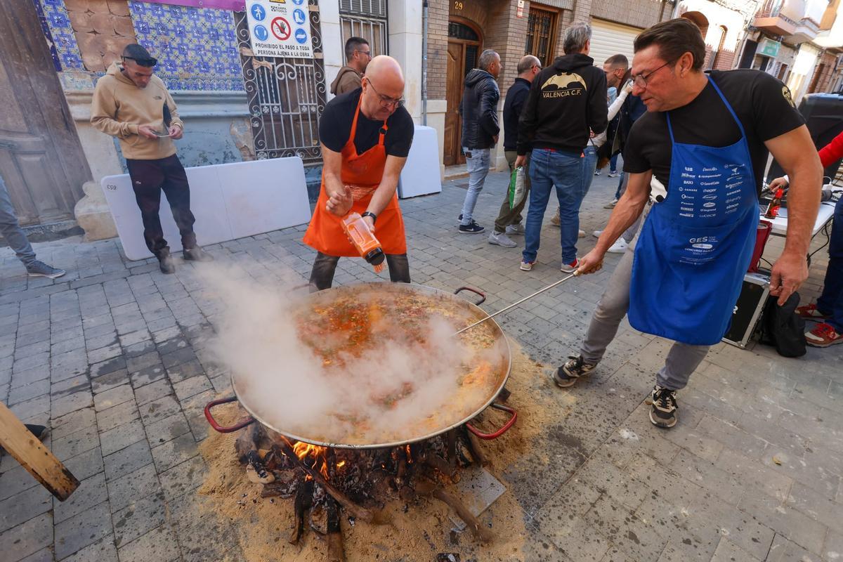 Mientras se cocinaba la paella