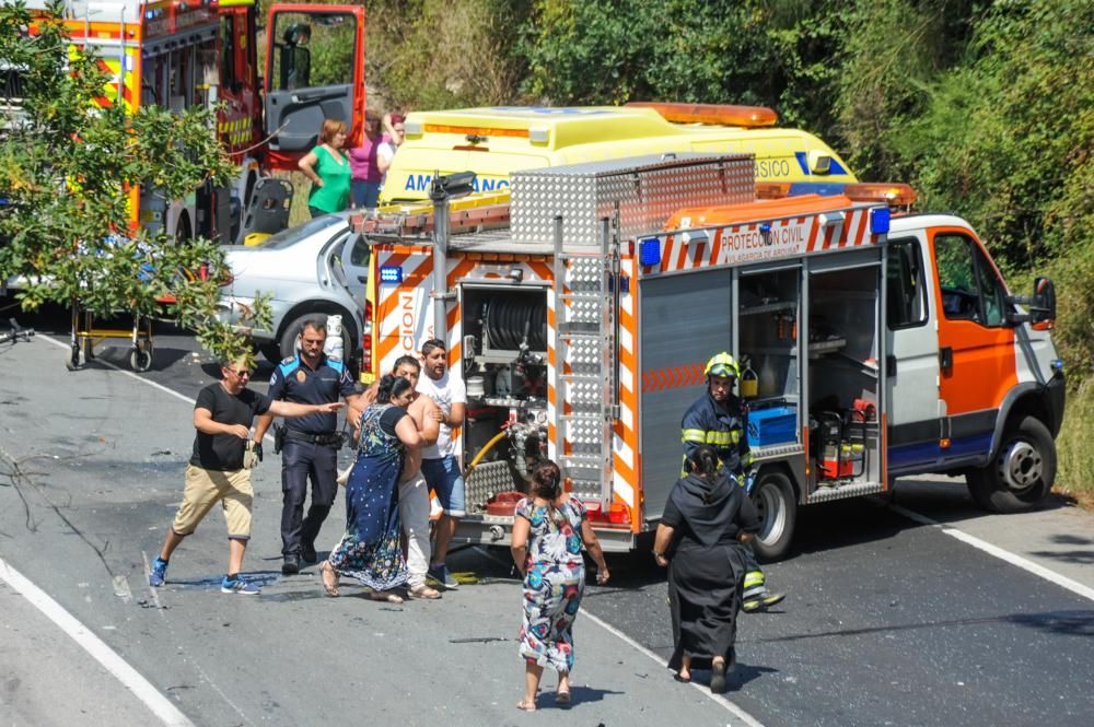 Tres heridos en un brutal accidente en uno de los principales accesos a Vilagarcía