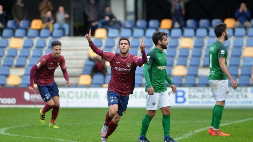 Jorge Hernández celebra el primer tanto ante el Racing de Ferrol. // Gustavo Santos