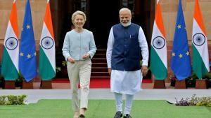 La presidenta de la Comisión Europea, Ursula von der Leyen, y el presidente indio, Narendra Modi, durante la visita de la primera a Nueva Delhi el 28 de febrero.
