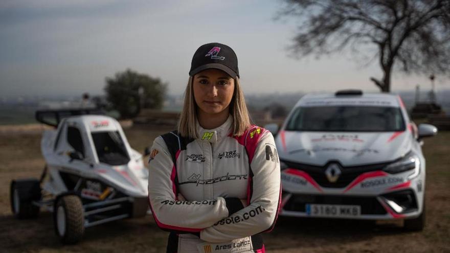 Ares Lahoz, la primera mujer campeona de España de autocross: &quot;Cuando me meto en el coche no soy una chica, soy un piloto más&quot;