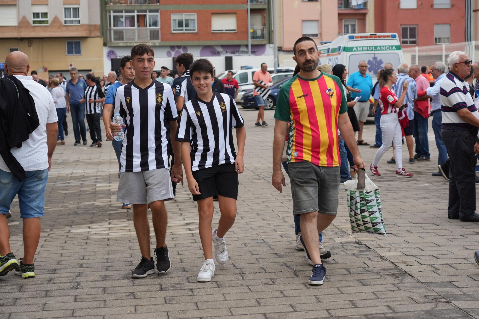 Galería: La afición albinegra disfruta en Castalia de la victoria del CD Castellón