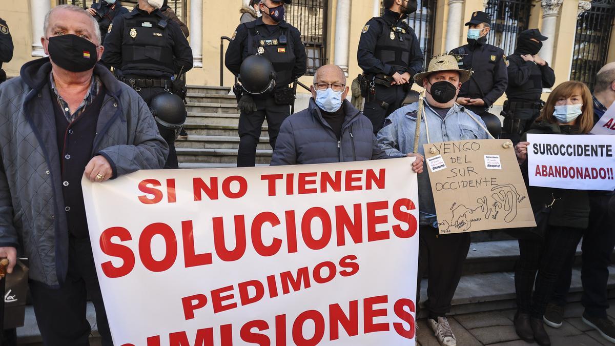 Concentración en Oviedo por el futuro del Suroccidente