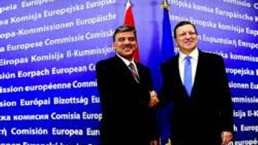 La recesión y las divisiones políticas frenan nuevas ampliaciones de la UE