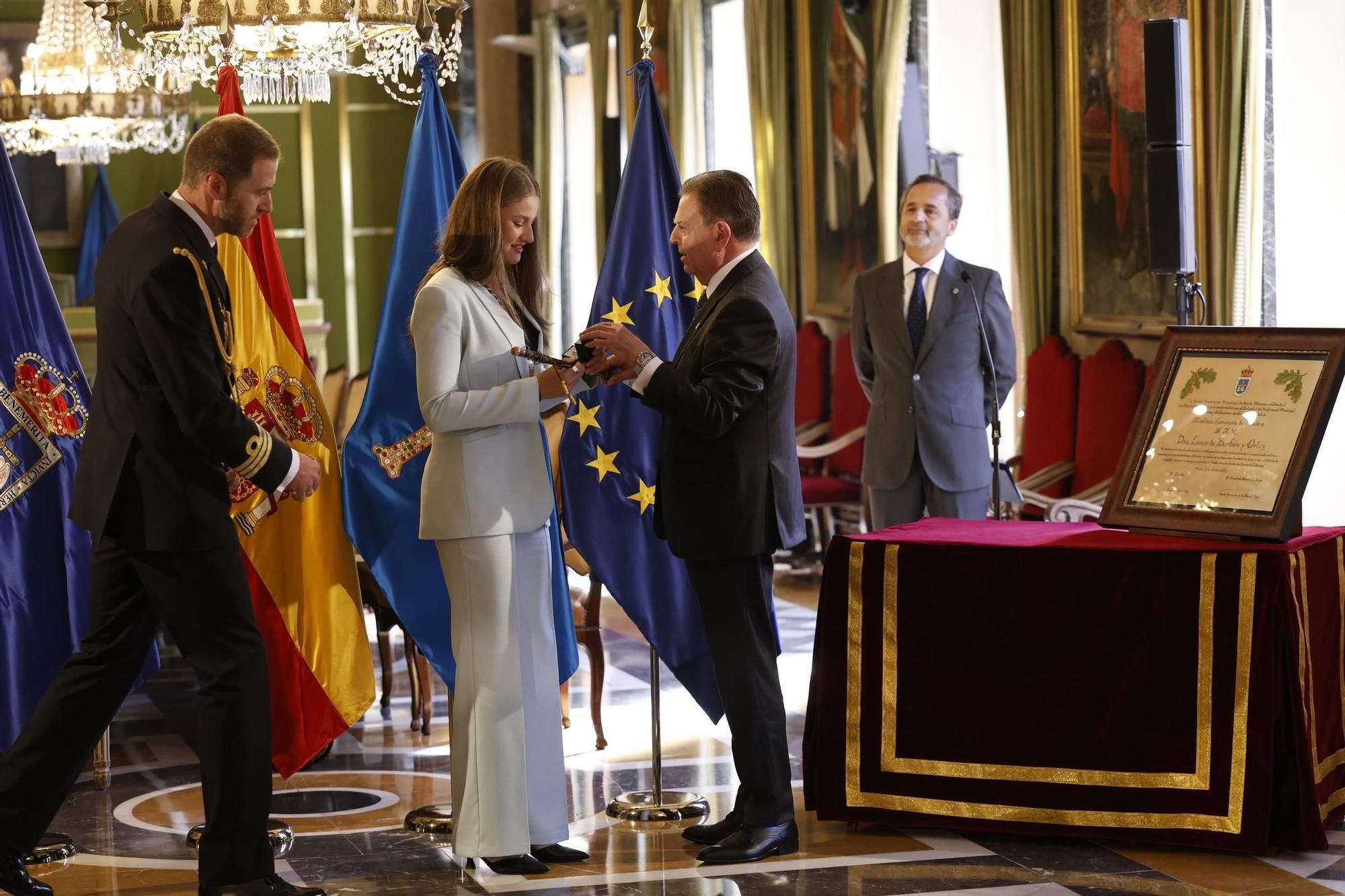 La princesa Leonor recibe la Medalla de Asturias y es nombrada Alcaldesa Honoraria de Oviedo