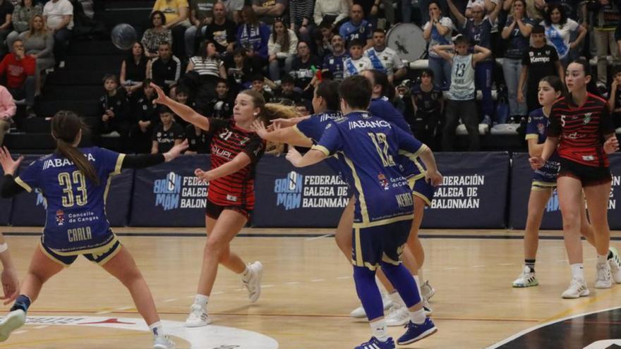 Una acción del partido jugado en el Arena. |  Bernabé/Á. Abeledo