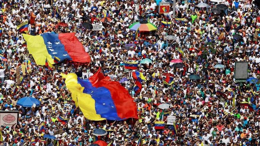 La multitudinaria manifestación de seguidores de Guaidó. // Reuters