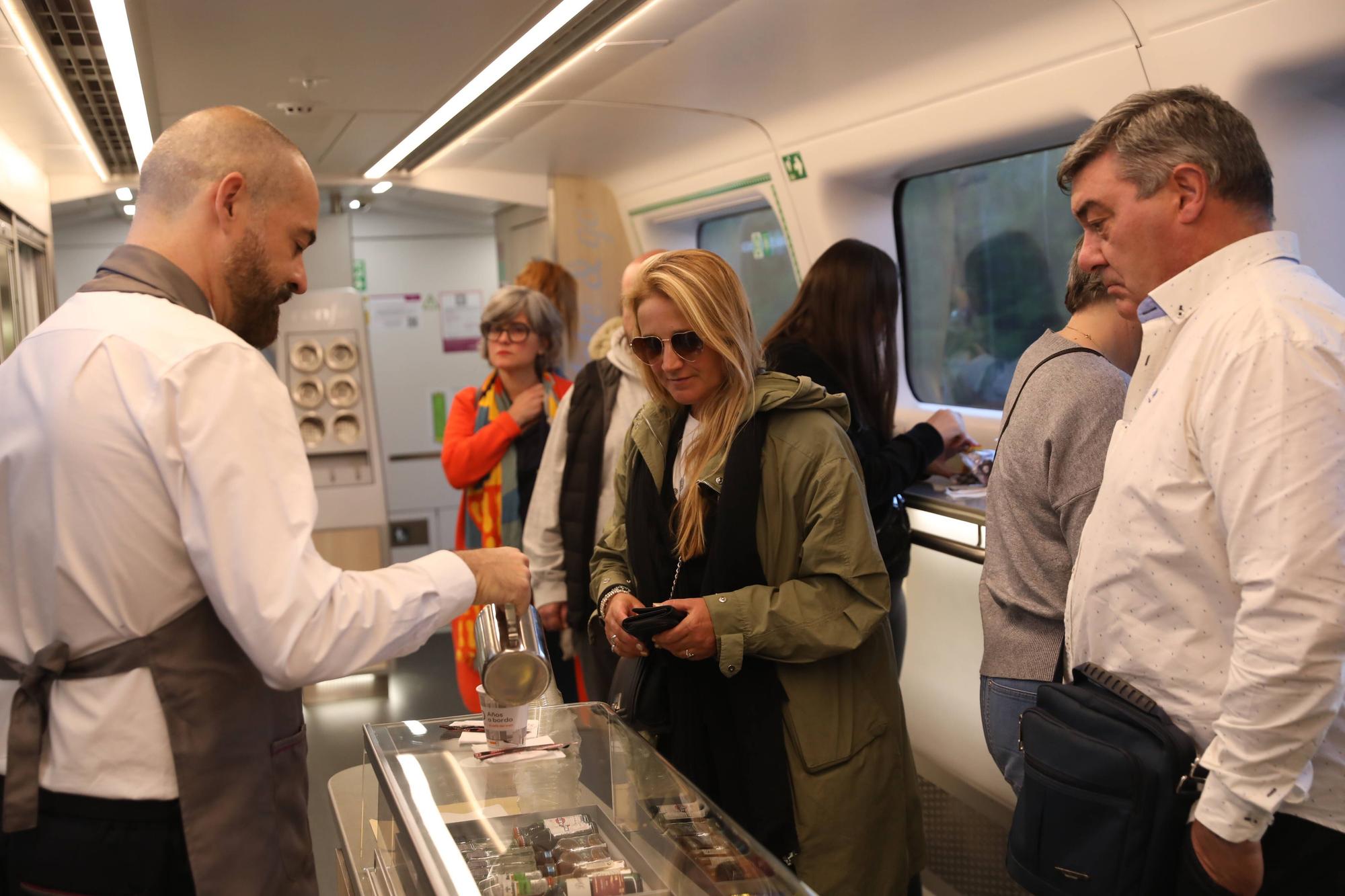 Así fue el primer viaje de un tren Avril entre Asturias y Madrid 