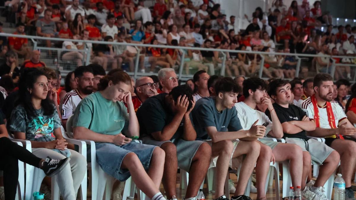 Decepción en el millar de aficionados que animaron a España desde el Centro de Tecnificación de Alicante