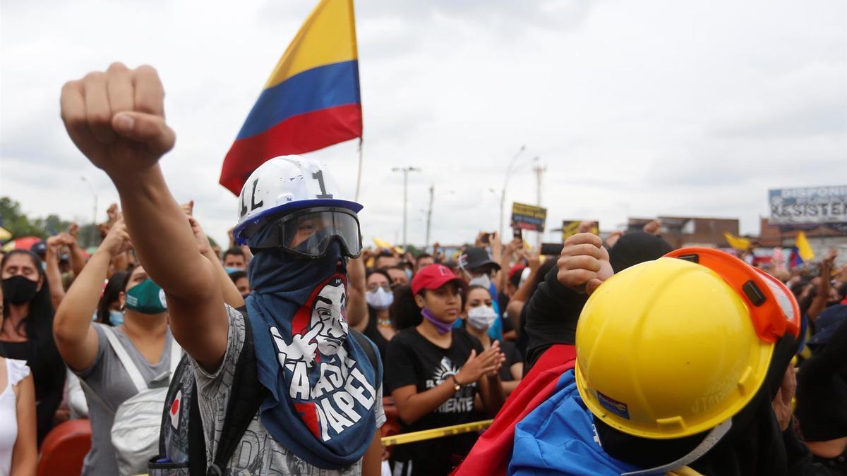 Un instante de la inauguración de un monumento en el lugar denominado popularmente como Puerto Resistencia, en Cali.