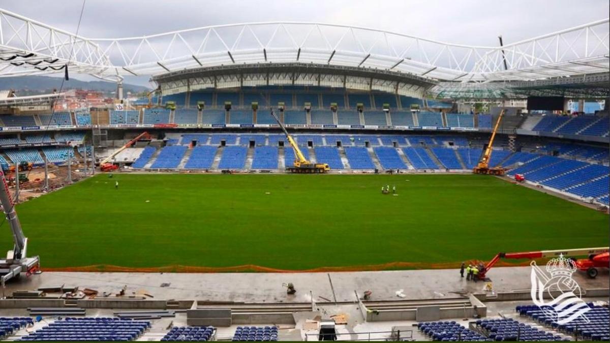 Anoeta, con el nuevo césped totalmente colocado.