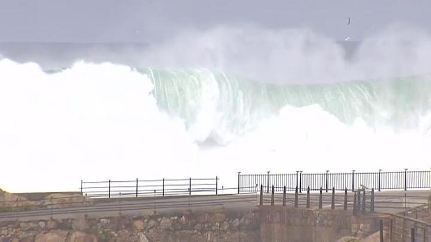 Olas de hasta 10 metros y rachas de viento de 110 kilómetros por hora