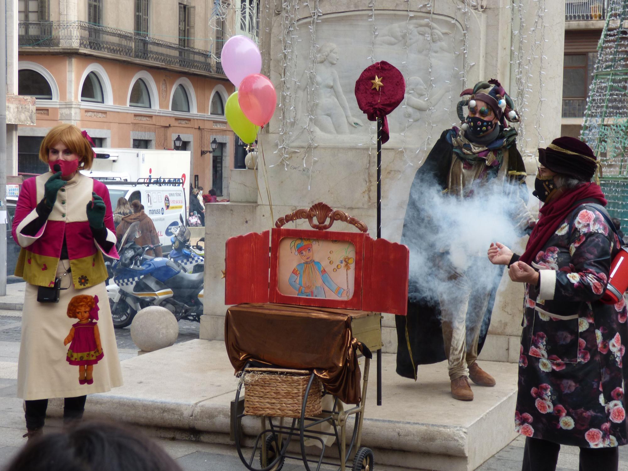 En Fumera es deixa veure per Figueres acompanyat de la Nadalina i la Bel