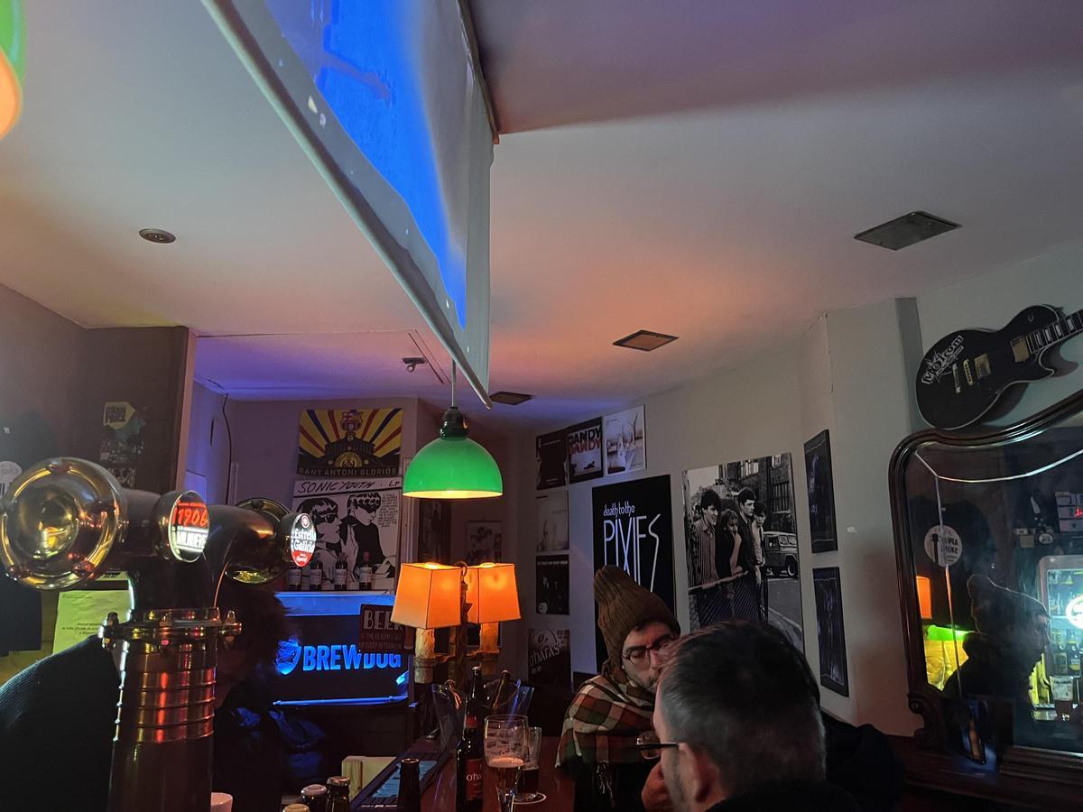 April Skies, rincón de los Jesus and Mary Chain y las cañas bien tiradas, es una rareza en el Eixample actual