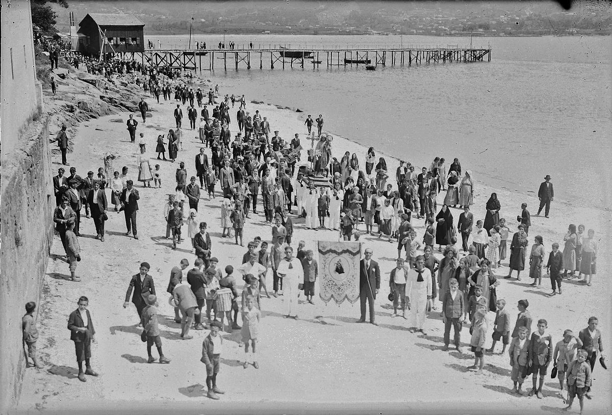 Procesión con motivo da colocación de primeira pedra do porto. Ano 1926.