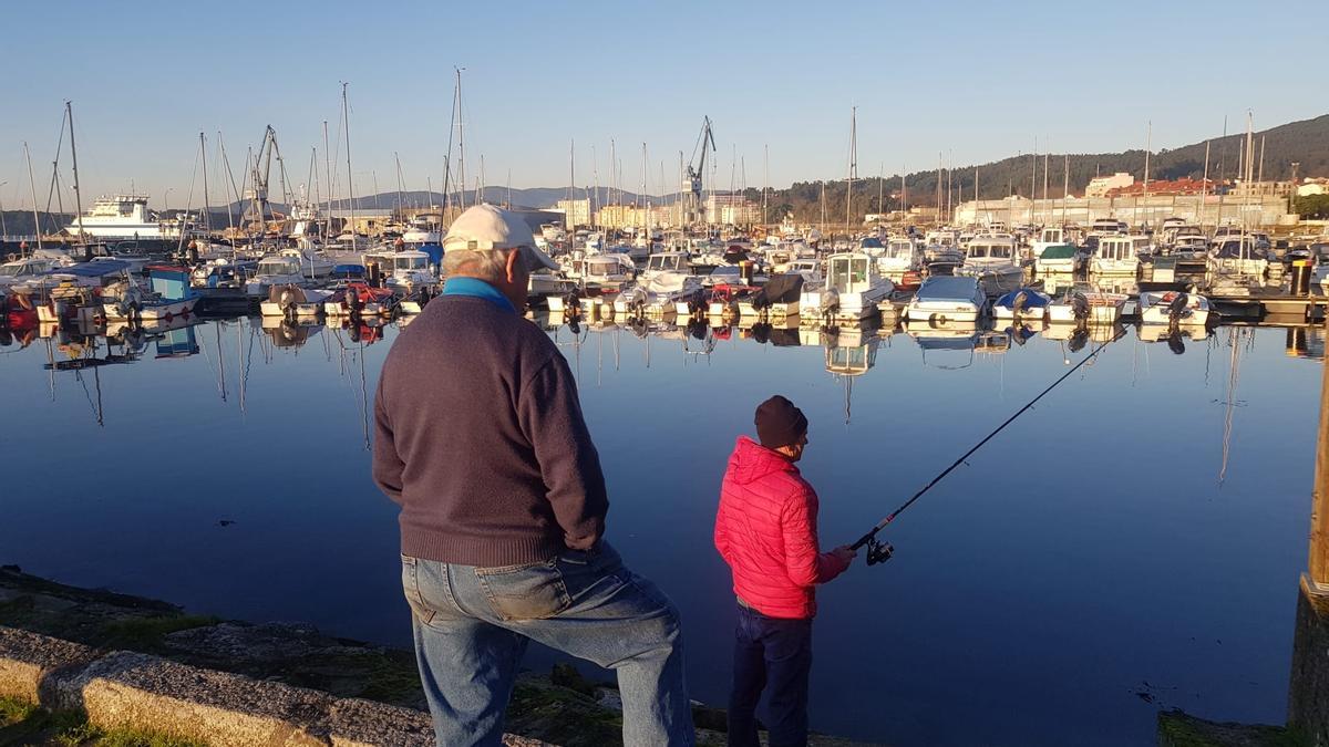 Pesca recreativa en Vilagarcía de Arousa.