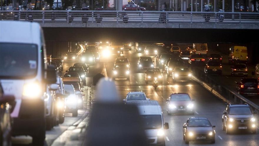 La febre de l’eclipsi mobilitza el país  i deixa embussos, talls i aglomeracions