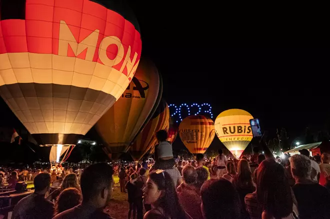 Les millors fotos de la nit de globus de l'European Balloon Festival
