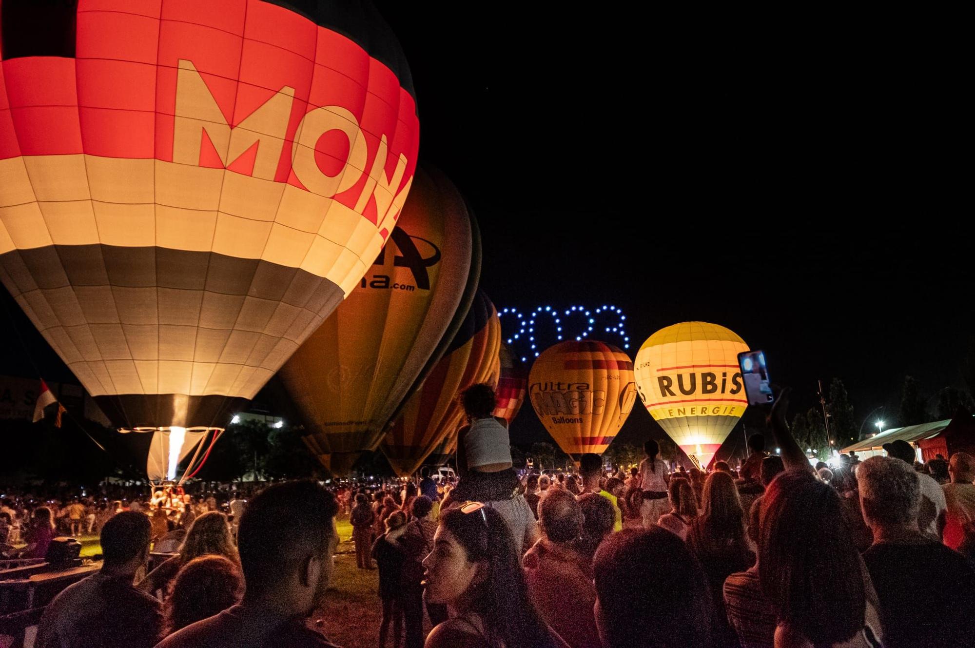 Les millors fotos de la nit de globus European Balloon Festival