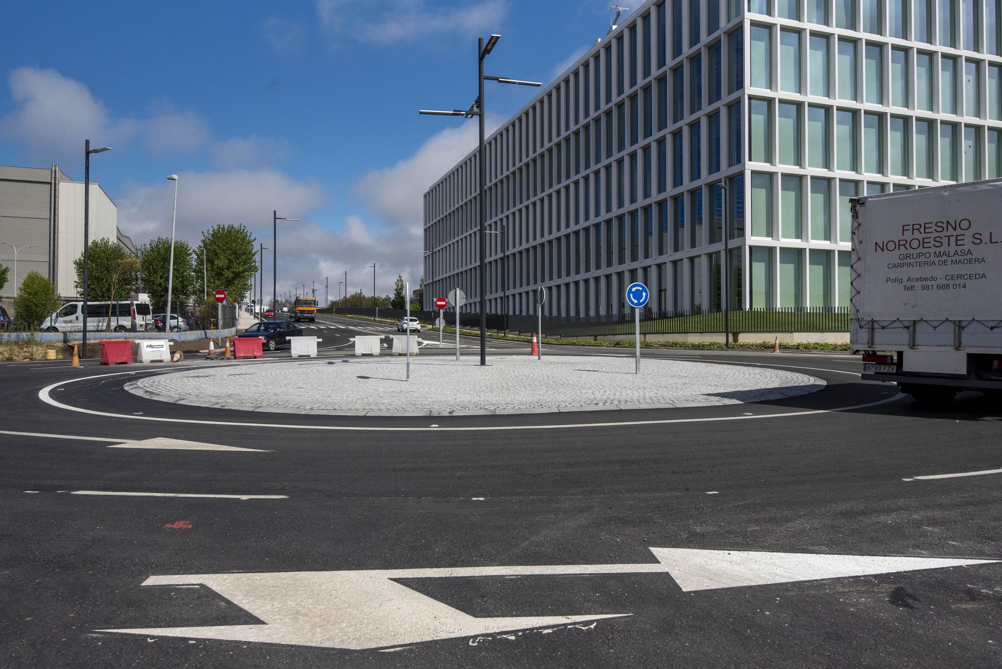 Así quedan en Sabón las dos turborrotondas en la nueva avenida de la Diputación