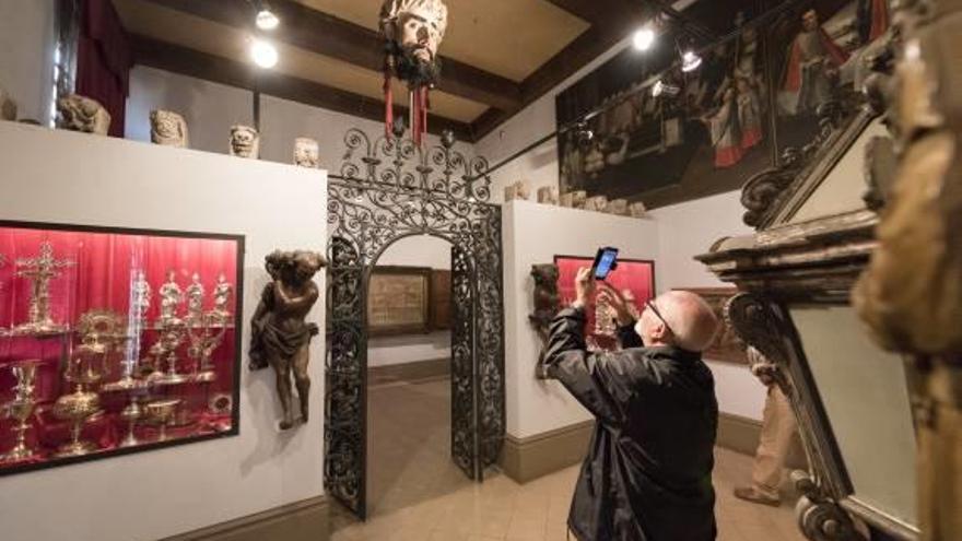 La basílica de la Seu de Manresa mostra  el museu i la cripta, en una visita lliure