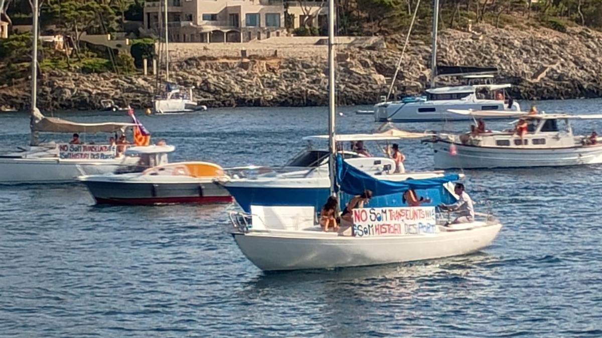 Las imágenes de la protesta de navegantes en el Port d'Andratx
