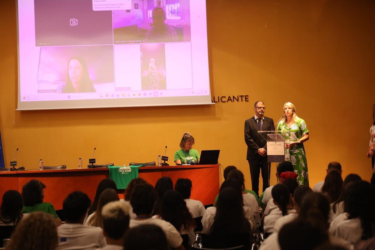Los impulsores y alumnos del proyecto LARA, en la presentación de sus resultados este miércoles en el MARQ