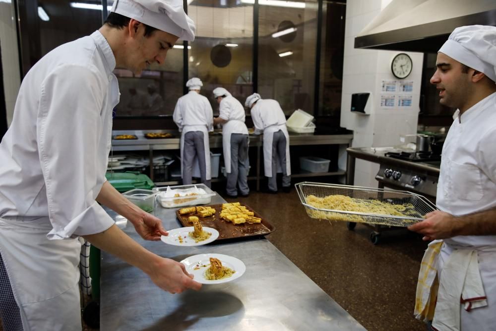 Comida de la Escuela de idiomas en la Escuela de Hostelería