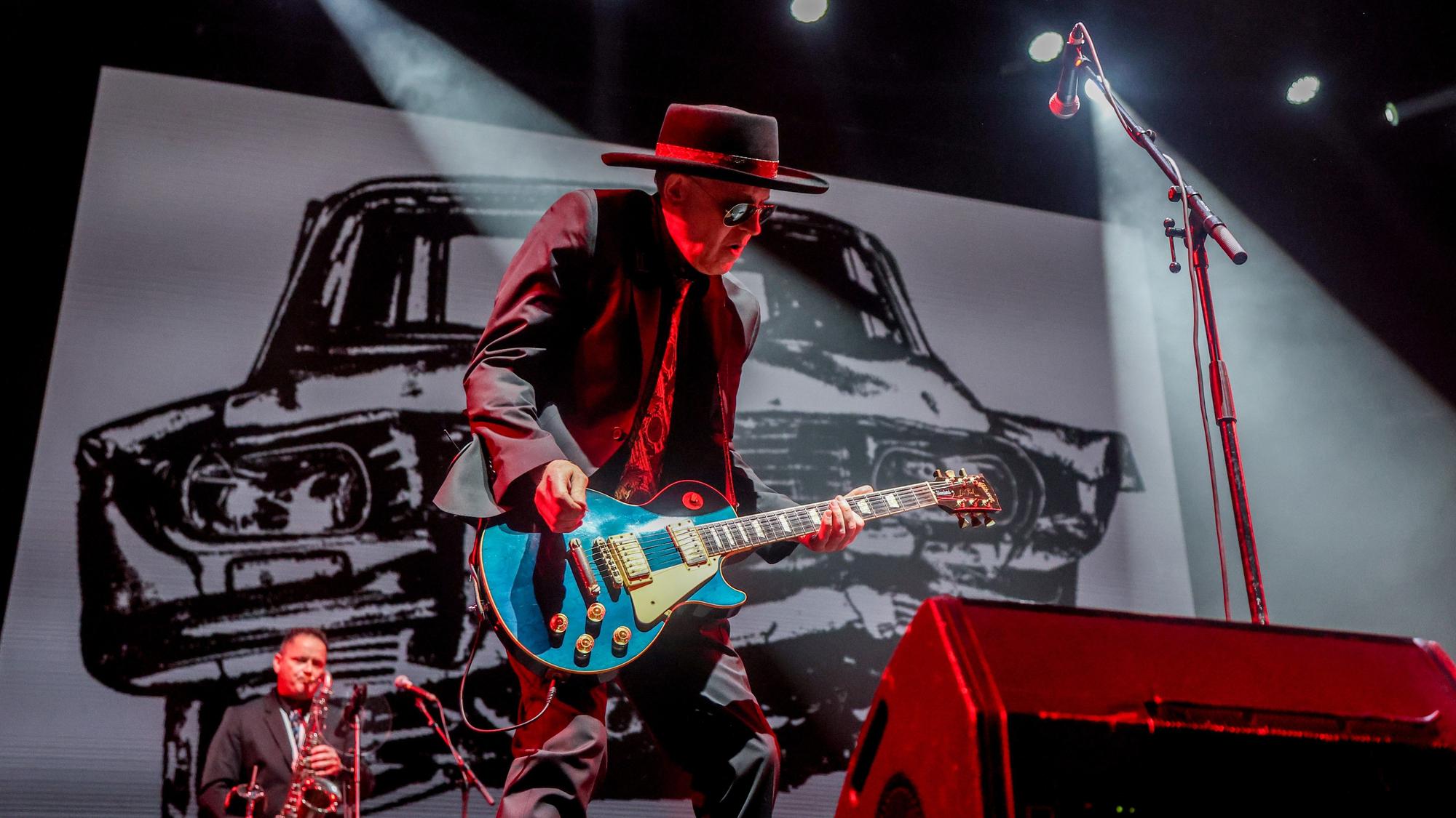 El grupo ‘Siniestro Total’ durante su concierto celebrado con motivo del 40 aniversario, en el Wizink Center de Madrid.