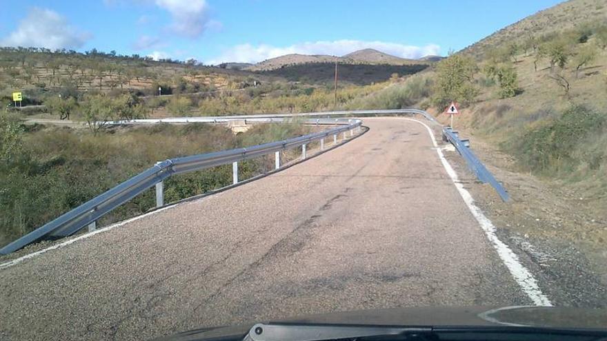 Detenido en Utebo por desmontar guardarraíles en varias carreteras de Zaragoza y venderlos como chatarra