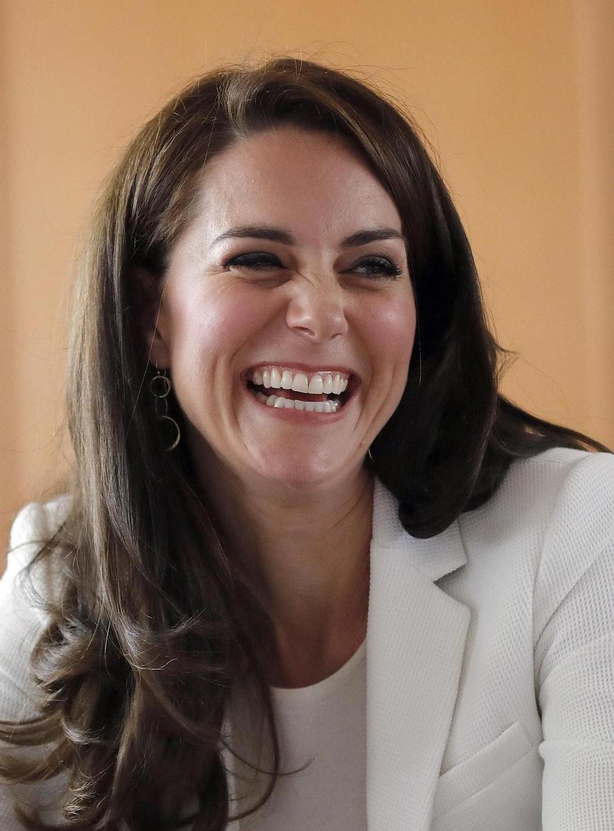 Kate Middleton derrocha simpatía en  el Centro de Vela y Deportes Acuáticos de Docklands